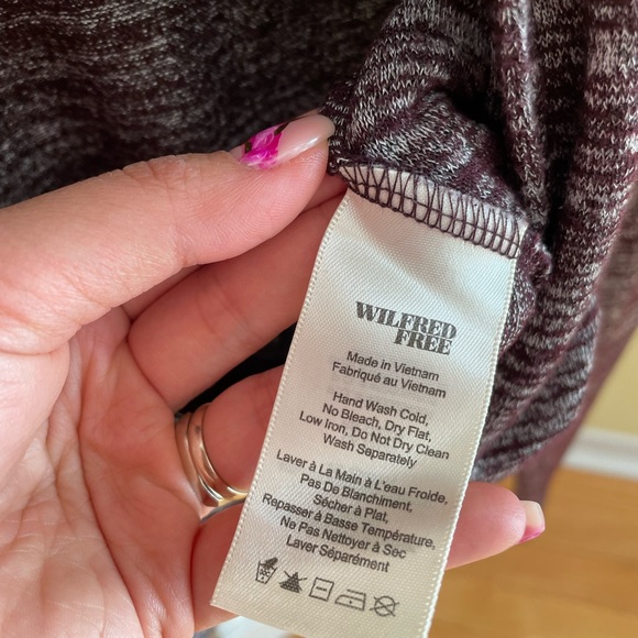 Wildfred Free Long Sleeved Crop Top V neck Size Small - Picture 6 of 6